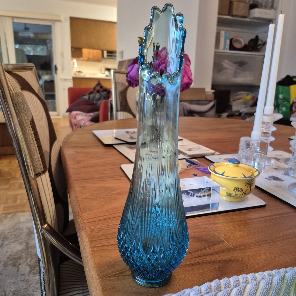 Vintage L.E. Smith Blue Diamond Pineapple Swung Glass Vase Fat Bottom MCM READ